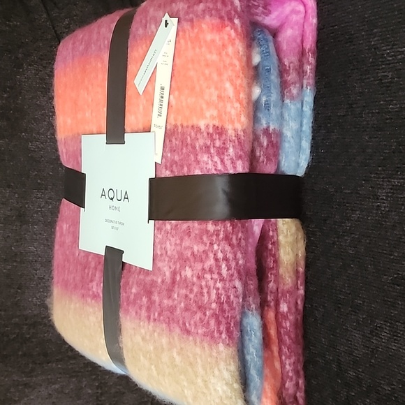 New Aqua Decorative Multicolored Throw, NWT, 50" x 60" - Picture 5 of 7